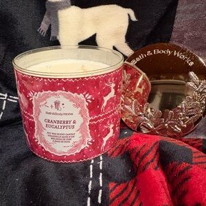 Bath & Body Works Cranberry & Eucalyptus Candle - Festive Red